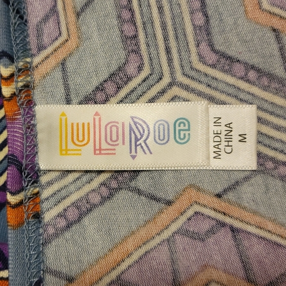 LuLaRoe Size M pullover swing top NWOT - Picture 6 of 8